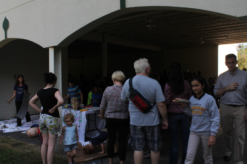 Event attendees take a break from painting to get food. Photo by Kaylee Arnett,