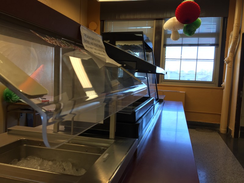 The salad bar stands empty after lunch on Thursday afternoon. Photo by: Fons Cervera