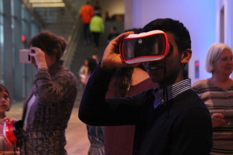 Manual students test out VR equipment with the help of students from the Intro to Multimedia class. Photo by Haeli Spears.