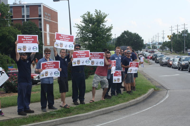 Teachers protesting outside the JCPS Headquarters. Photo by Phoebe Monseur.